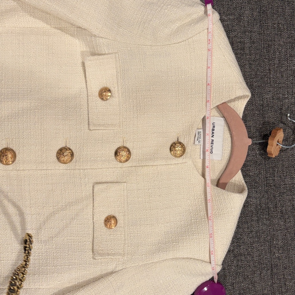 Little white jacket with gold buttons - Picture 8 of 11